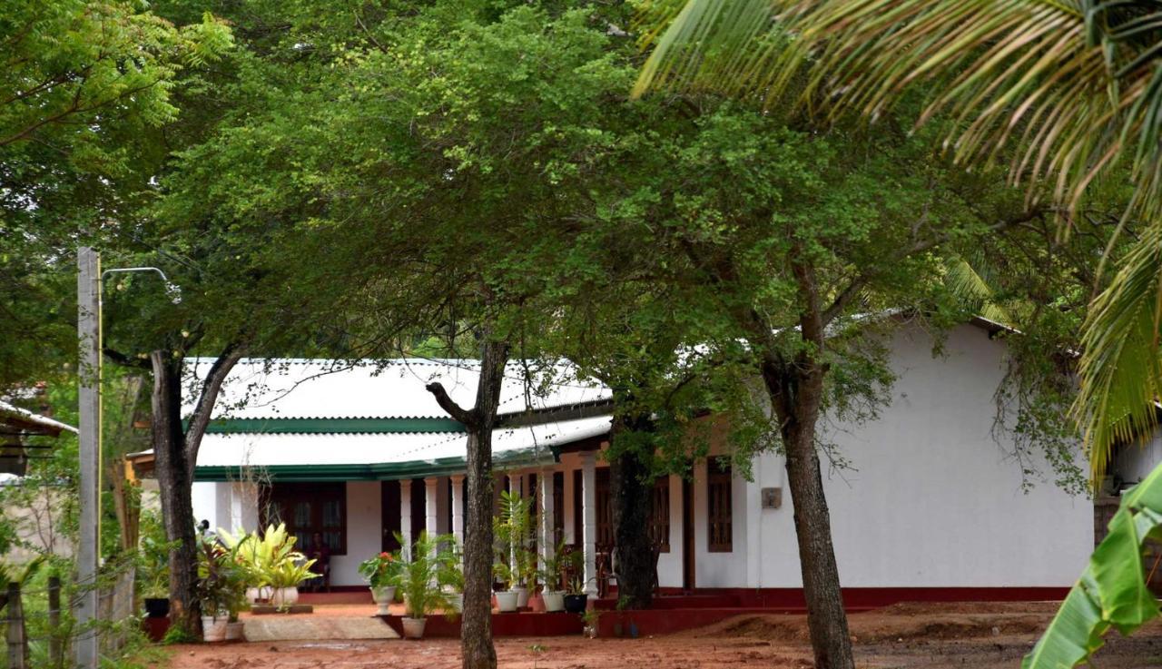 Dula Lake Resort Anuradhapura Eksteriør bilde
